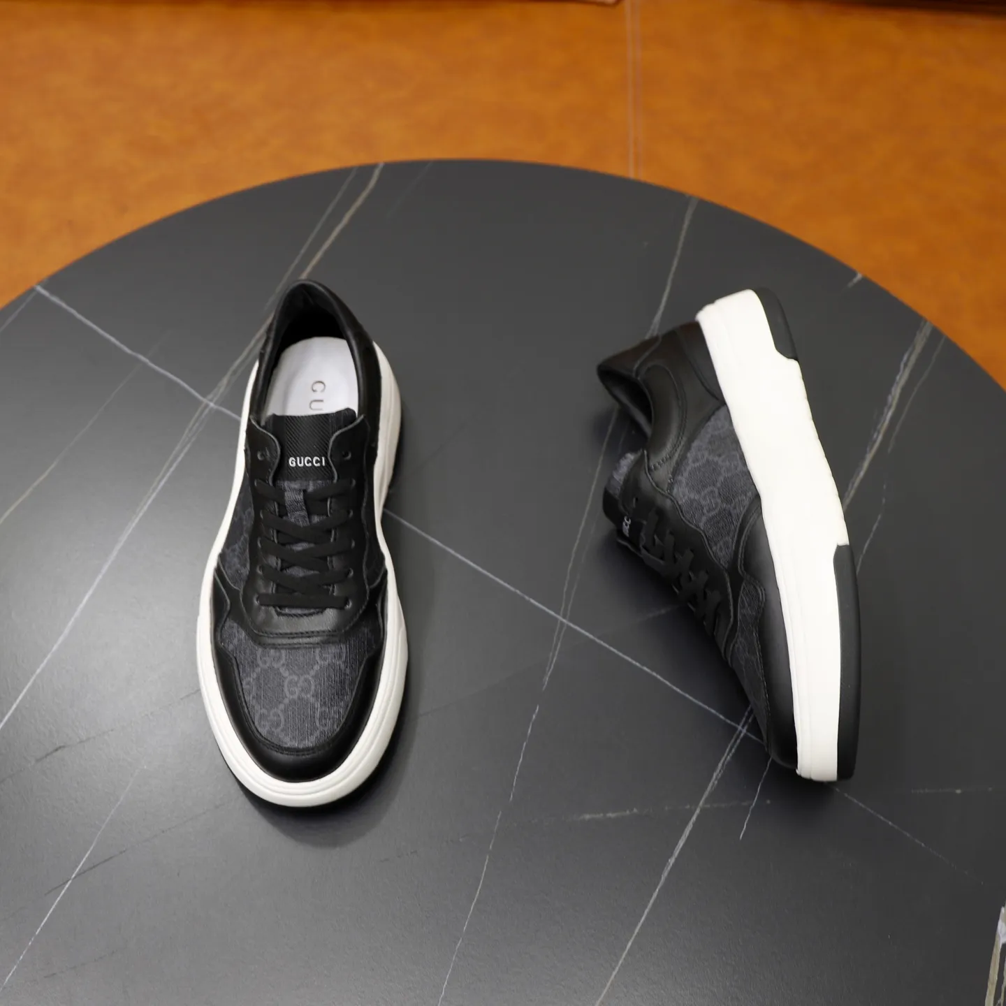 Men's shoes 💰440💰🙅‍♂️🙅‍♂️🙅‍♂️ Brand: GUCCI Standard code: 38–44 (45 can be customized) Grade: Same as the official website Material: Original cowhide fabric Comfortable pigskin lining Lightweight and wear-resistant outsole Style category: Men's fashionable casual shoes and boots Running sneakers Distinguished luxury brand elements Top luxury color: actual picture color